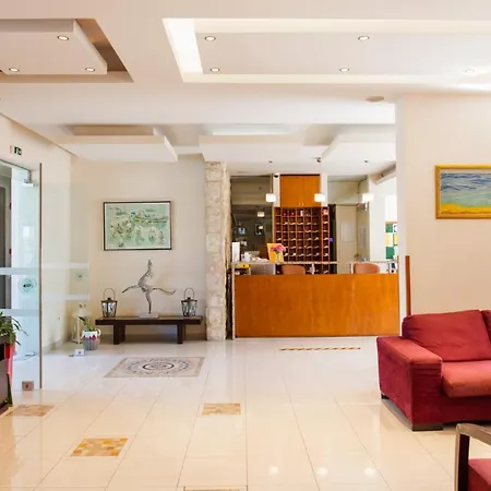 Ilyssion Holidays דירה *