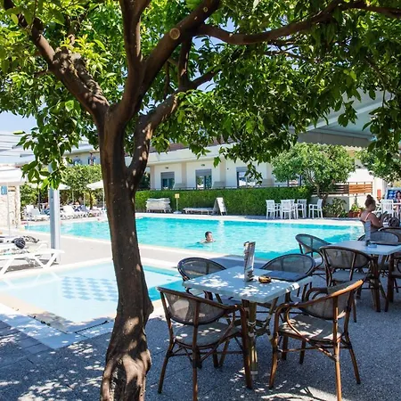 Ilyssion Holidays Apartment *